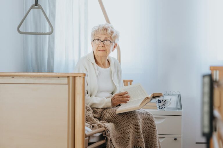 Cómo Bañar a un Anciano en una Bañera: Guía y Precauciones